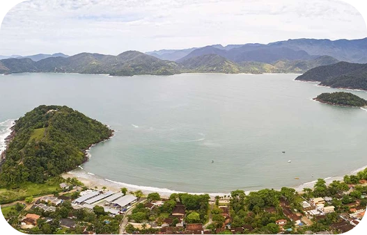 Vista aérea de praia brasileira